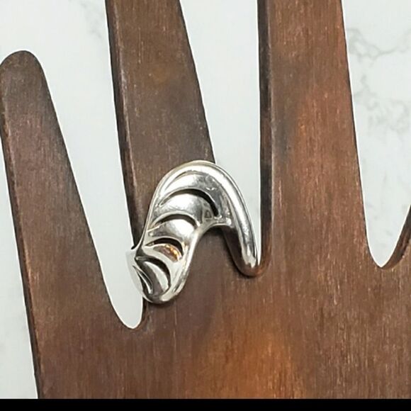 STERLING SILVER Free-form Cutout Wave Ring - Picture 1 of 8